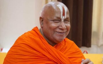 इन दिनों पूंजीपति, रामभद्राचार्य और गिद्ध Rambhadracharya