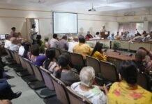 अस्सी के आचार्य का सादगी भरा समारोह Simple ceremony of Acharya of Assi