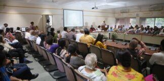 अस्सी के आचार्य का सादगी भरा समारोह Simple ceremony of Acharya of Assi