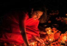 सत्य का दीप जलाओ, भीतर का अंधकार मिटाओ diwali