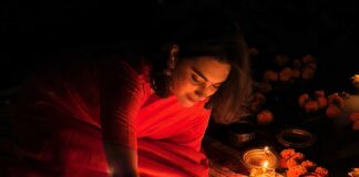 सत्य का दीप जलाओ, भीतर का अंधकार मिटाओ diwali