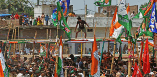 इन दिनों डरे हुए लोगों की साज़िश और कांपता लोकतंत्र – डॉ योगेन्द्र These days, the conspiracies of frightened people and a trembling democracy