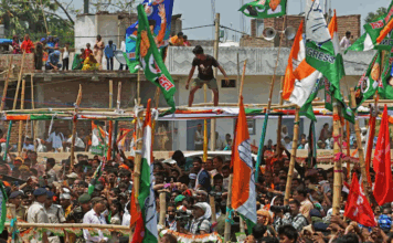 इन दिनों डरे हुए लोगों की साज़िश और कांपता लोकतंत्र – डॉ योगेन्द्र These days, the conspiracies of frightened people and a trembling democracy