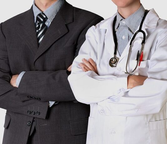 महात्मा गांधी की दृष्टि और वकील और डॉक्टर – डॉ योगेन्द्र lawyer and doctor