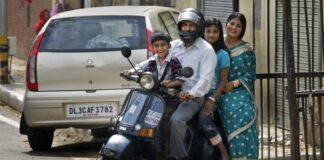 झूठे आंकड़ों का भूखा है मध्यवर्ग – अरुण कुमार त्रिपाठी middle class in india