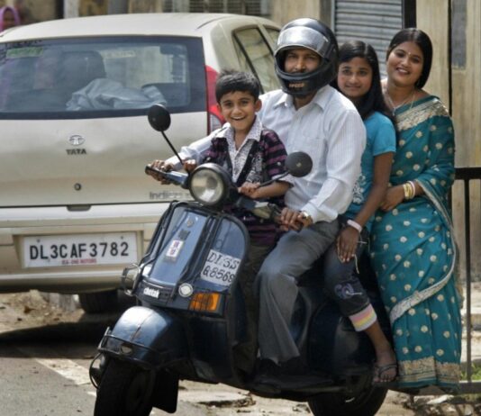 झूठे आंकड़ों का भूखा है मध्यवर्ग – अरुण कुमार त्रिपाठी middle class in india