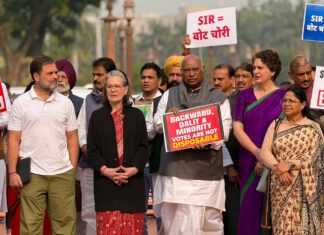 लोकतंत्र पर मंडराते खतरे – डॉ योगेन्द्र Threats to democracy