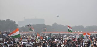 क्रोधित लोकतंत्र में हम लोगों का भविष्य – अरुण कुमार त्रिपाठी