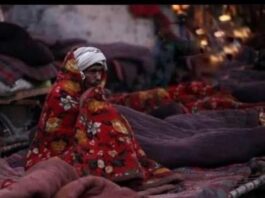 जीने की कला में छेद – डॉ योगेन्द्र A flaw in the art of living