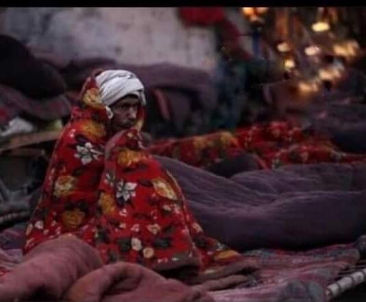 जीने की कला में छेद – डॉ योगेन्द्र A flaw in the art of living