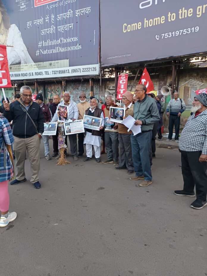Citizens of Jamshedpur protest against the American aggression against Venezuela's sovereignty. Citizens of Jamshedpur protest against the American aggression against Venezuela's sovereignty.