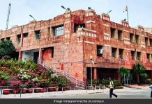 संस्थानों की दीवारों में छिपी ईर्ष्या – परिचय दास JNU