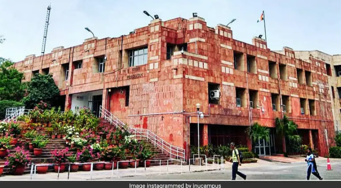 विश्वविद्यालय कैंपसों में घटती बहसें JNU
