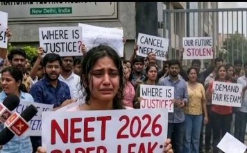 प्रतियोगी परीक्षाओं के पेपर लीक होने पर – परिचय दास Paper Leak NEET