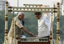 चापलूसी और झूलेबाज़ी के ज़रिए विदेश नीति के असफल प्रयोग ! – श्रवण गर्ग Failed Experiments in Foreign Policy Through Flattery and Flimflam!