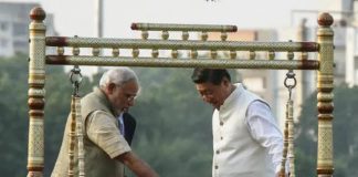 चापलूसी और झूलेबाज़ी के ज़रिए विदेश नीति के असफल प्रयोग ! – श्रवण गर्ग Failed Experiments in Foreign Policy Through Flattery and Flimflam!