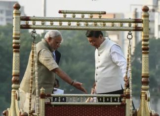 चापलूसी और झूलेबाज़ी के ज़रिए विदेश नीति के असफल प्रयोग ! – श्रवण गर्ग Failed Experiments in Foreign Policy Through Flattery and Flimflam!