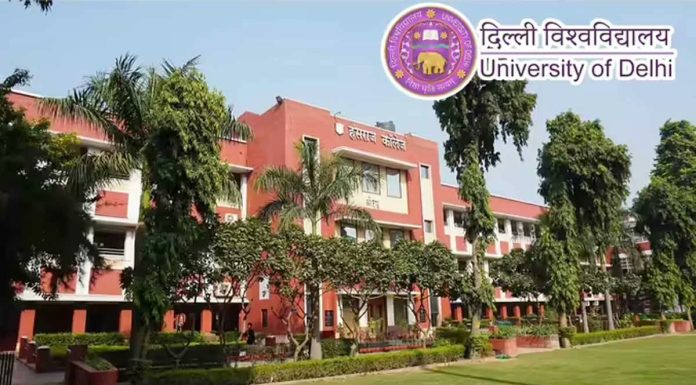 शिक्षा संस्थानों में क्या मानविकी विषयों के पाठ्यक्रमों में विद्यार्थियों के प्रवेश का घट जाना या अरुचि होना एक विश्व परिघटना है? DU