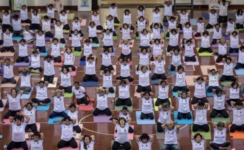 जहाँ श्रम योग बन जाता है – परिचय दास Yoga Day