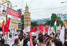 डूबते लोकतंत्र को जेन जी का किनारा – अरुण कुमार त्रिपाठी Gen Z: A Lifeline for a Sinking Democracy