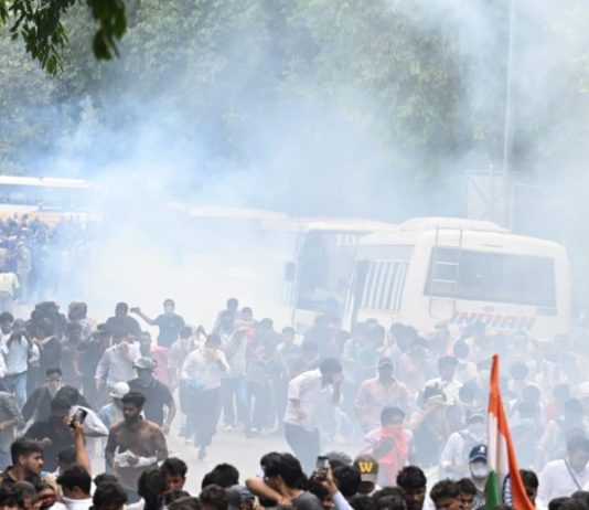 जब दिल्ली की सड़कों पर जवानी ने अंगड़ाई ली – दीपक धोलकिया When youth stirred on the streets of Delhi—