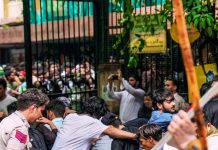 अहिंसक आंदोलन पर सत्ता की दबंगई – डॉ योगेन्द्र The authorities' high-handedness against a non-violent movement.