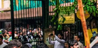 अहिंसक आंदोलन पर सत्ता की दबंगई – डॉ योगेन्द्र The authorities' high-handedness against a non-violent movement.