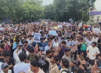 कॉकरोच आंदोलन ; जागृत नागरिक और कन्फ्यूज्ड राजनीतिक दलीय कार्यकर्ता Cockroach Movement; Awakened citizens and confused political party workers