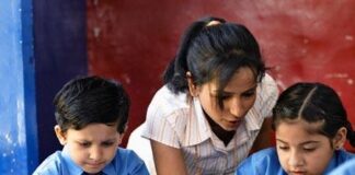 शिक्षा के लिए संघर्ष करता समाज – अमन नम्र