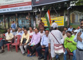 ज्ञानेश कुमार को बर्खास्त करो, SIR रद्द करो के नारे के साथ प्रदर्शन एवं सभा Demonstration and meeting with slogans to dismiss Gyanesh Kumar and cancel SIR